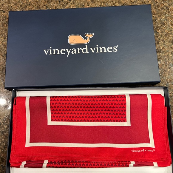 Brand New Vineyard Vines Valentine’s Day Hearts 100% Silk Scarf - Picture 1 of 9